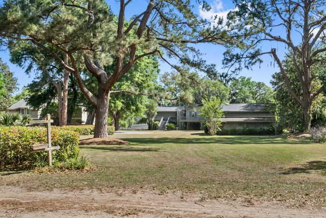 6195 Ranch Road, Wadmalaw Island, SC 29487