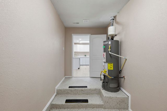 3621 Comanche Road NE, Albuquerque, NM 87110