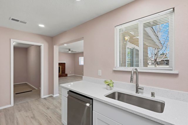 3621 Comanche Road NE, Albuquerque, NM 87110