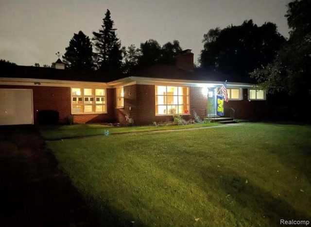 3443 Nichols Road, Auburn Hills, MI 48326