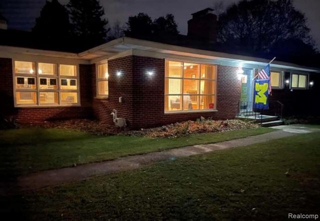 3443 Nichols Road, Auburn Hills, MI 48326