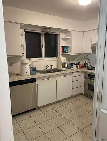 3443 Nichols Road, Auburn Hills, MI 48326