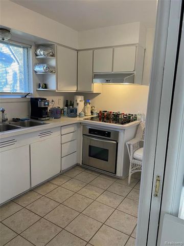 3443 Nichols Road, Auburn Hills, MI 48326