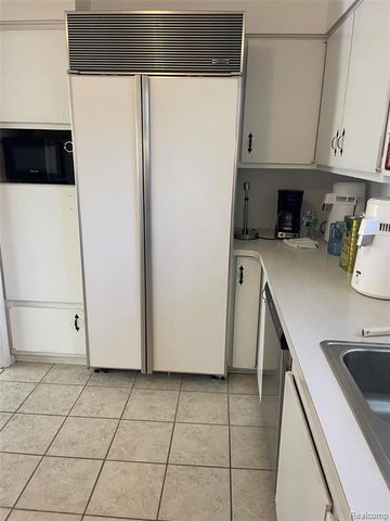 3443 Nichols Road, Auburn Hills, MI 48326