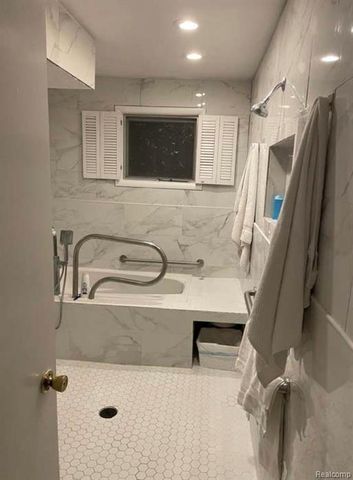 3443 Nichols Road, Auburn Hills, MI 48326