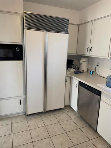 3443 Nichols Road, Auburn Hills, MI 48326