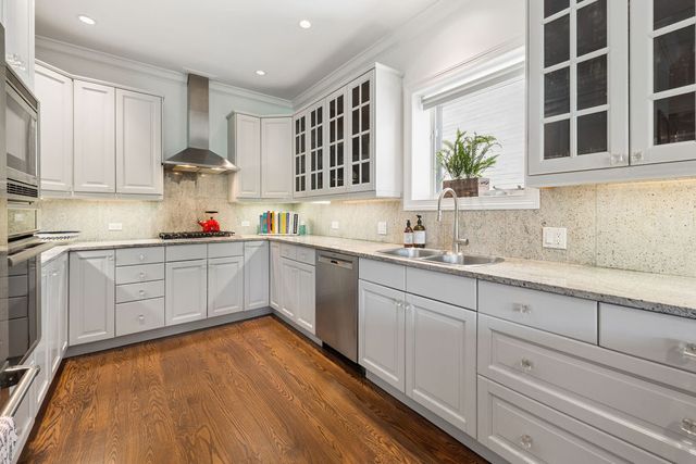 1418 N LaSalle Drive 3, Chicago, IL 60610