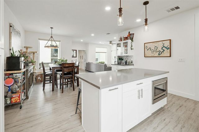 4300 Mansfield Dam CT 821, Austin, TX 78734