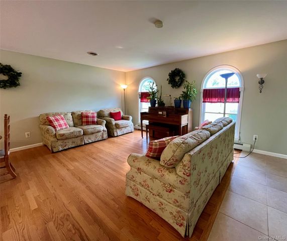334 Greeves Road, New Hampton, NY 10958