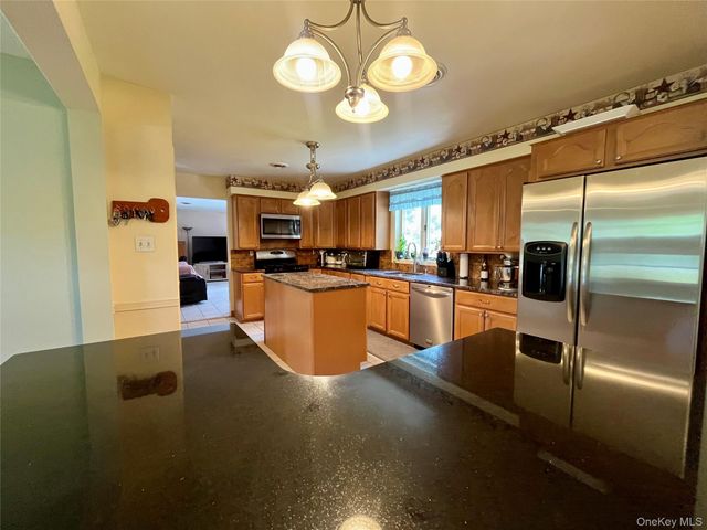 334 Greeves Road, New Hampton, NY 10958