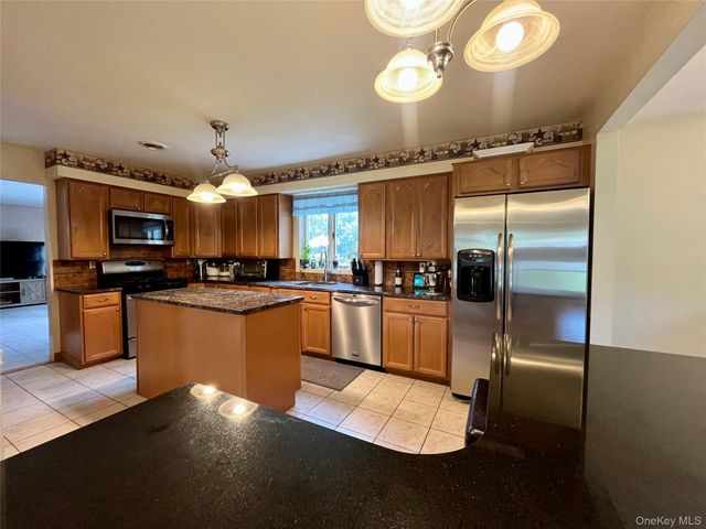 334 Greeves Road, New Hampton, NY 10958