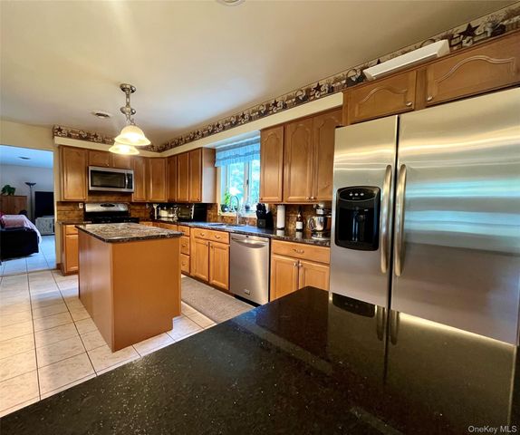 334 Greeves Road, New Hampton, NY 10958