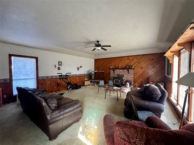 527 County Road 2145, Telephone, TX 75488