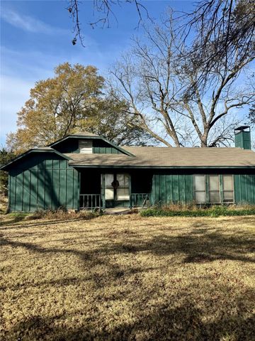 527 County Road 2145, Telephone, TX 75488