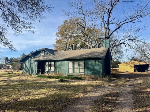 527 County Road 2145, Telephone, TX 75488