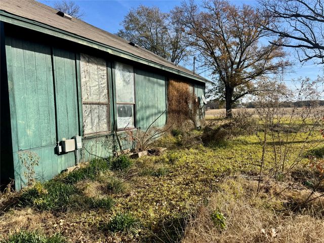 527 County Road 2145, Telephone, TX 75488