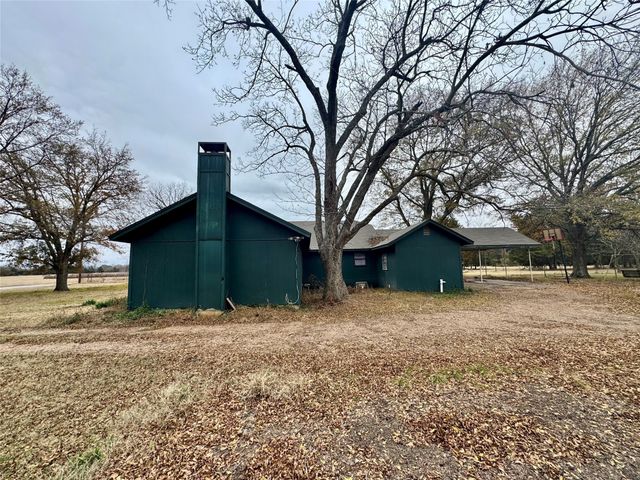 527 County Road 2145, Telephone, TX 75488