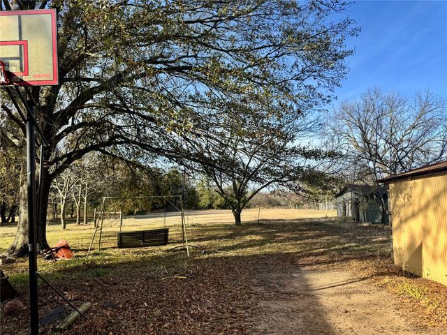 527 County Road 2145, Telephone, TX 75488