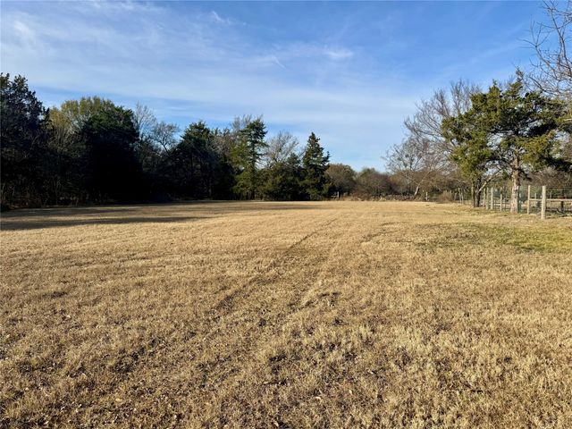527 County Road 2145, Telephone, TX 75488