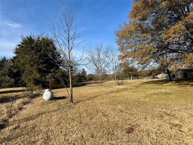 527 County Road 2145, Telephone, TX 75488