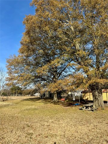 527 County Road 2145, Telephone, TX 75488