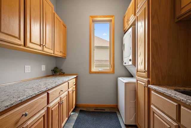 3321 Willie Drive, Burnsville, MN 55337