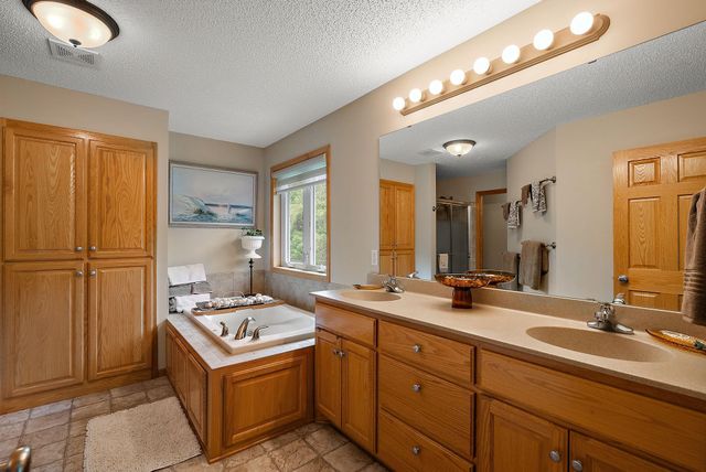 3321 Willie Drive, Burnsville, MN 55337