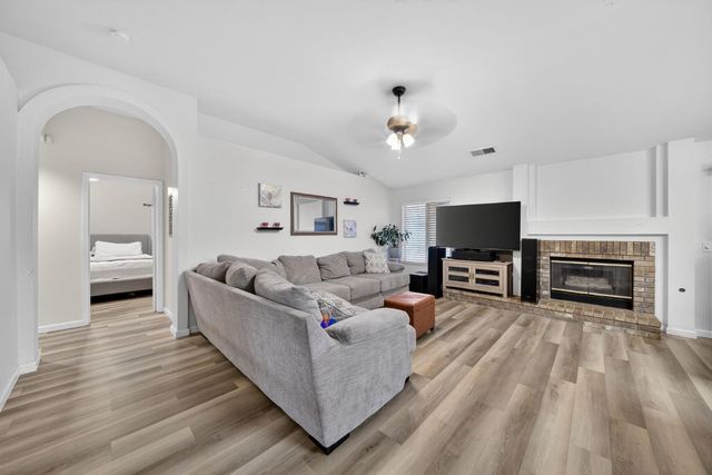 6566 N Western Avenue, Fresno, CA 93722