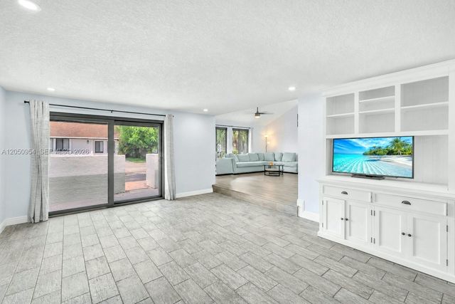 3950 SW 82nd Terrace, Davie, FL 33328