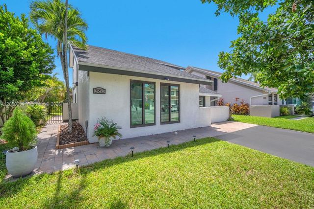 3950 SW 82nd Terrace, Davie, FL 33328