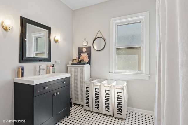 7227 Jackson Boulevard 2, Forest Park, IL 60130