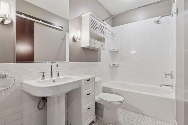 214 4th Street E 103, Saint Paul, MN 55101