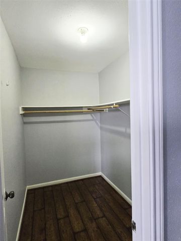 11879 Algonquin Drive W, Houston, TX 77089