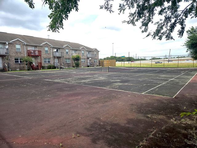 11879 Algonquin Drive W, Houston, TX 77089