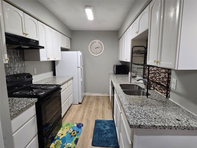 11879 Algonquin Drive W, Houston, TX 77089