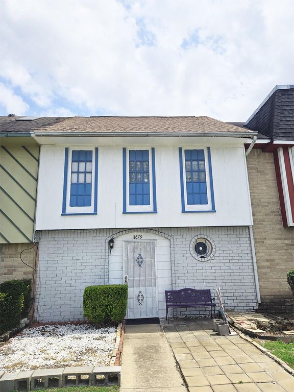 11879 Algonquin Drive W, Houston, TX 77089