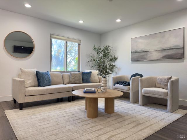 962 Marina Dr, Napa, CA 94559