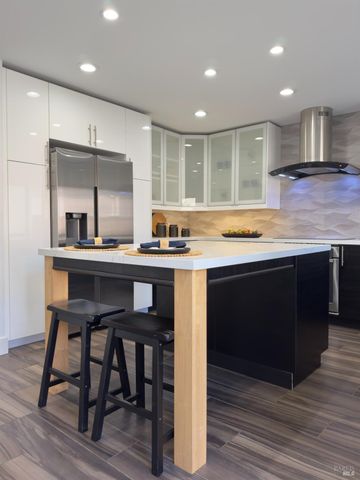 962 Marina Dr, Napa, CA 94559