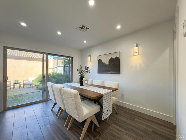 962 Marina Dr, Napa, CA 94559