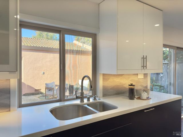 962 Marina Dr, Napa, CA 94559