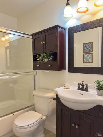 962 Marina Dr, Napa, CA 94559