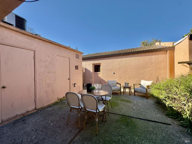 962 Marina Dr, Napa, CA 94559