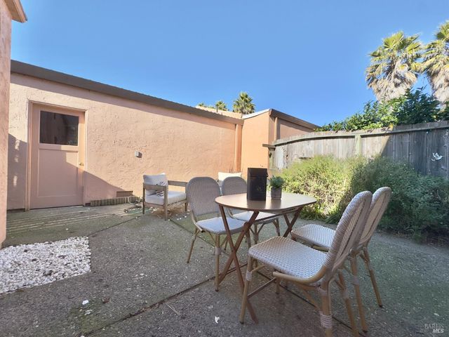 962 Marina Dr, Napa, CA 94559