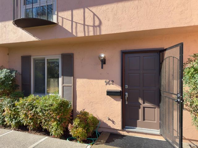 962 Marina Dr, Napa, CA 94559