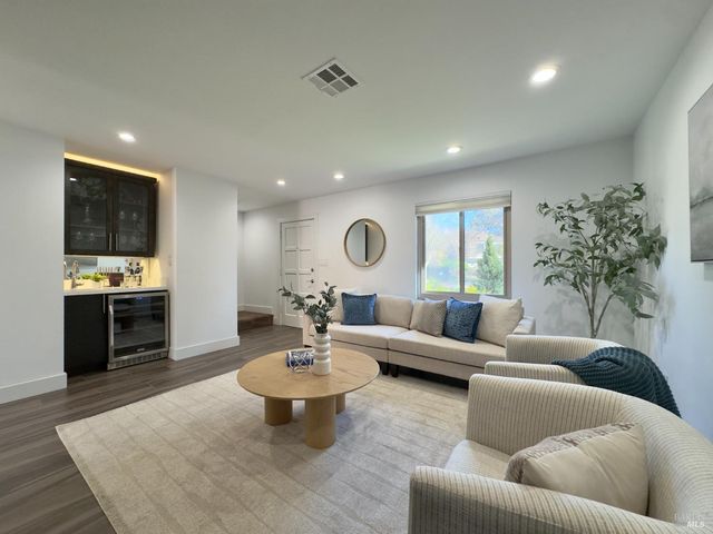 962 Marina Dr, Napa, CA 94559