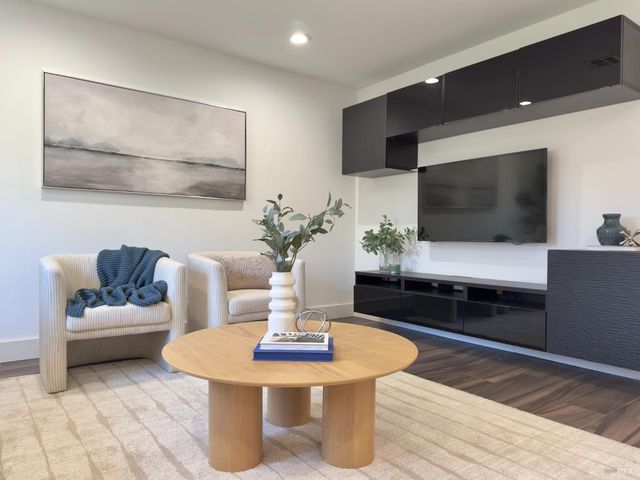 962 Marina Dr, Napa, CA 94559