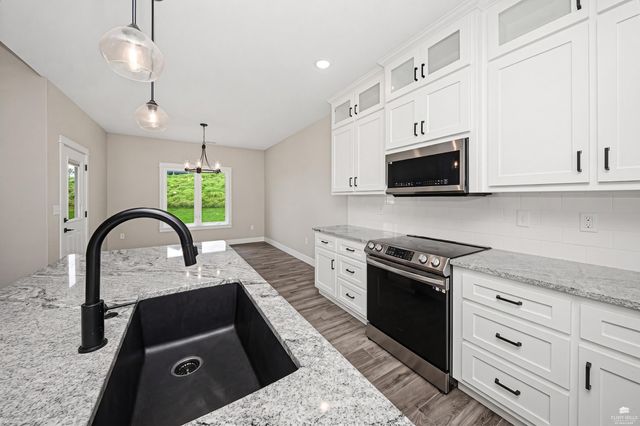 3901 Travers Circle, Manhattan, KS 66503