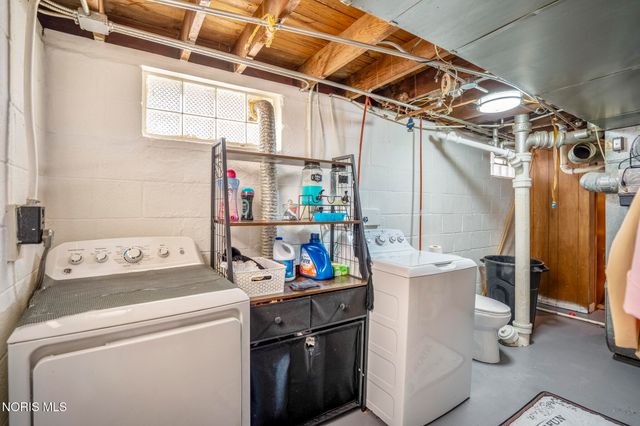 4429 Packard Road, Toledo, OH 43612