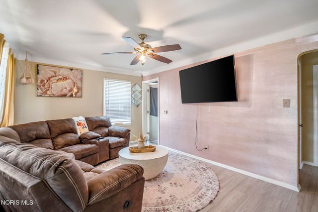 4429 Packard Road, Toledo, OH 43612