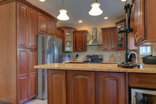 66 Boulevard, Pequannock Twp., NJ 07440